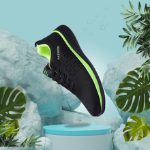 Cargar imagen en el visor de la galería, Zapatillas Deportivas Hombre Negras con Detalles Verdes y Malla Transpirable para Deporte y Uso Diario