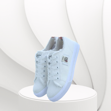 Cargar imagen en el visor de la galería, Zapatillas Unisex de Lona Blanca con Acabado Desgastado y Suela Plana Casual Vintage
